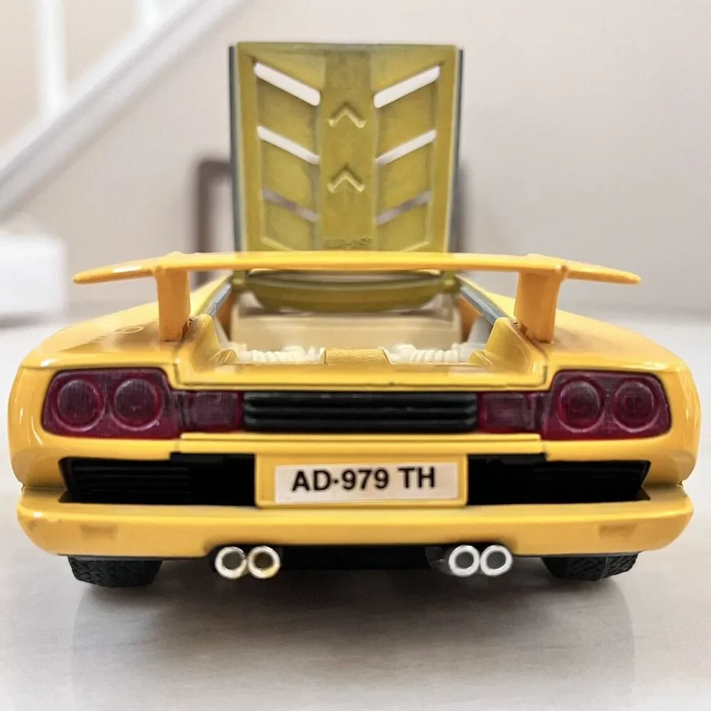 Bburago Lamborghini Diablo 1990 Collection Diecast Model Car 1/24 Yellow Italy